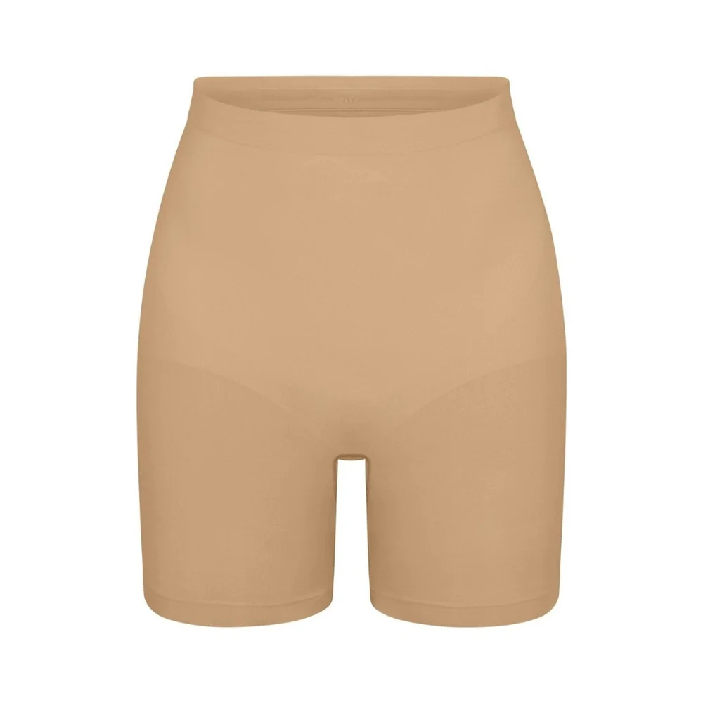 NWOT SKIMS Seamless Sculpt Mid Thigh Shapewear Shorts Clay Nude XS